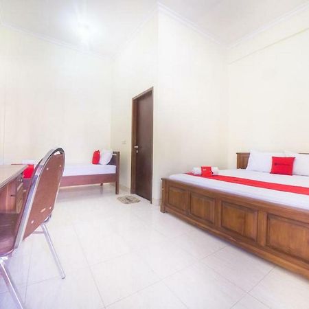 RedDoorz near Nusa Cendana University Kupang  Esterno foto