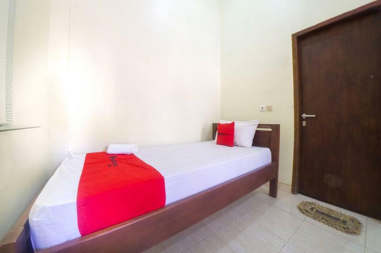 RedDoorz near Nusa Cendana University Kupang  Esterno foto