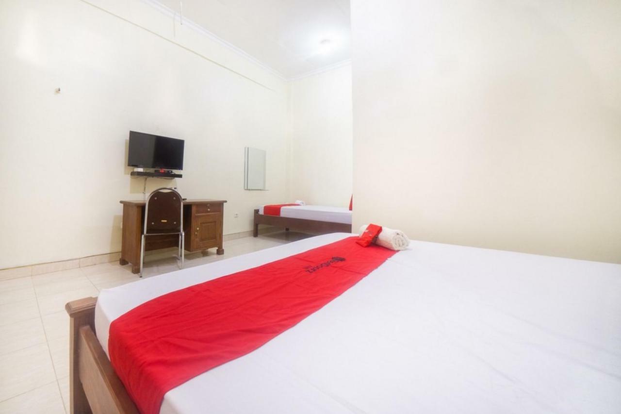 RedDoorz near Nusa Cendana University Kupang  Esterno foto