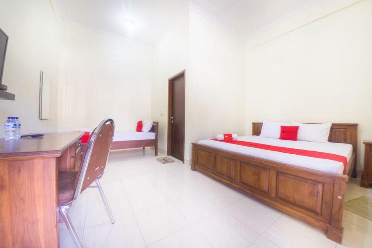 RedDoorz near Nusa Cendana University Kupang  Esterno foto