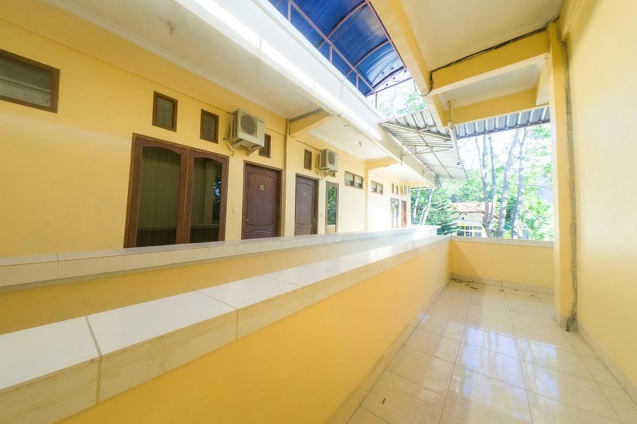 RedDoorz near Nusa Cendana University Kupang  Esterno foto