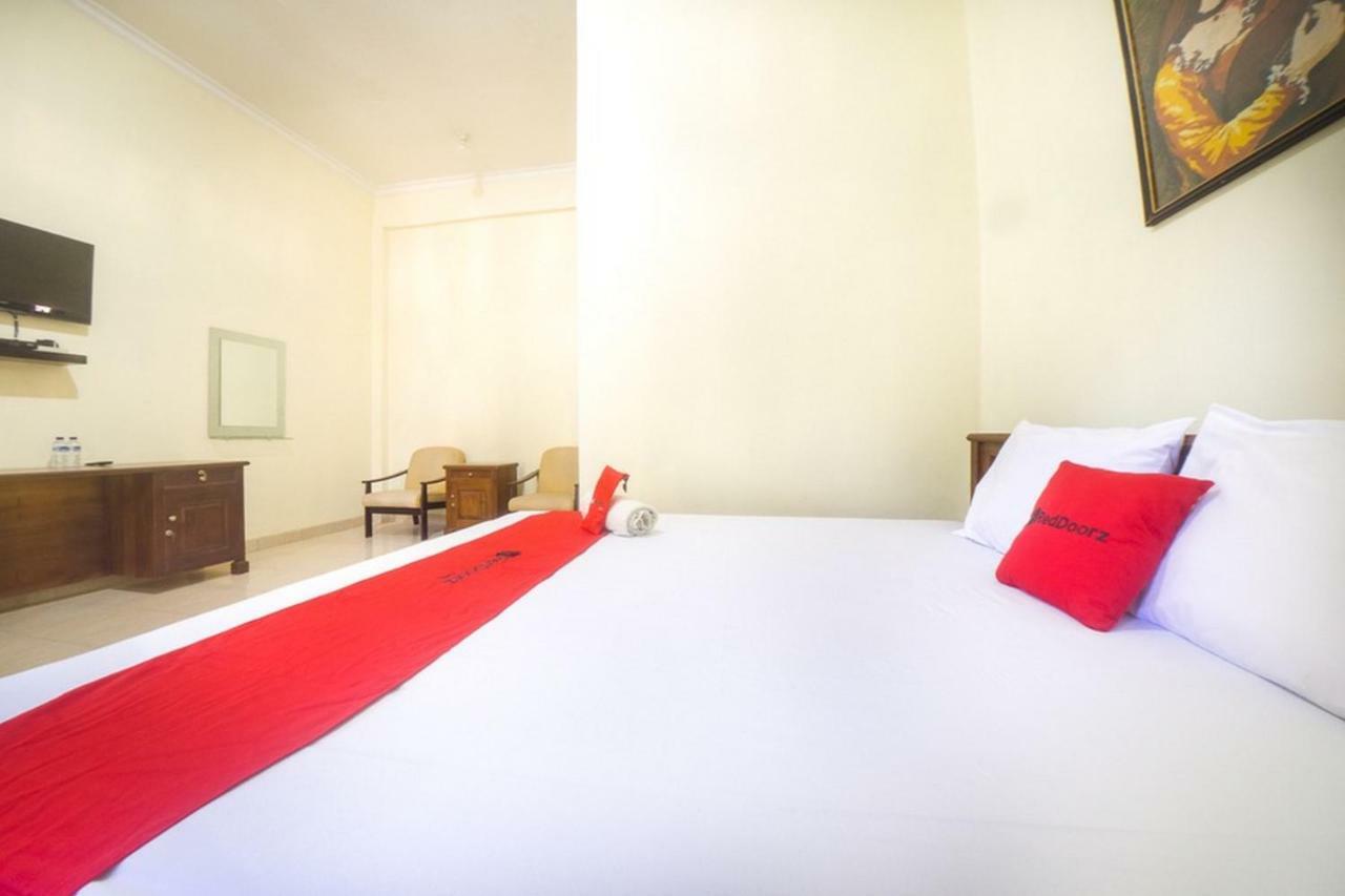 RedDoorz near Nusa Cendana University Kupang  Esterno foto
